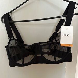 NWT Never Worn DKNY Convertible Strapless Bra